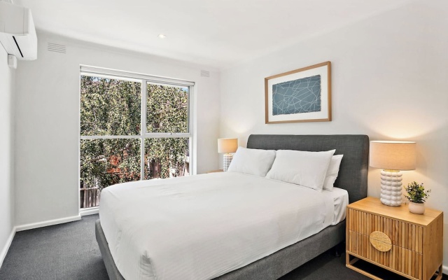 Bright 2-bed Apartment in South Yarra – Guest Rooms – Melbourne