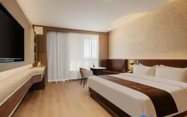 Homeinn Skyl'ne Cloud Hotel (Haiyang Taihua City Square)