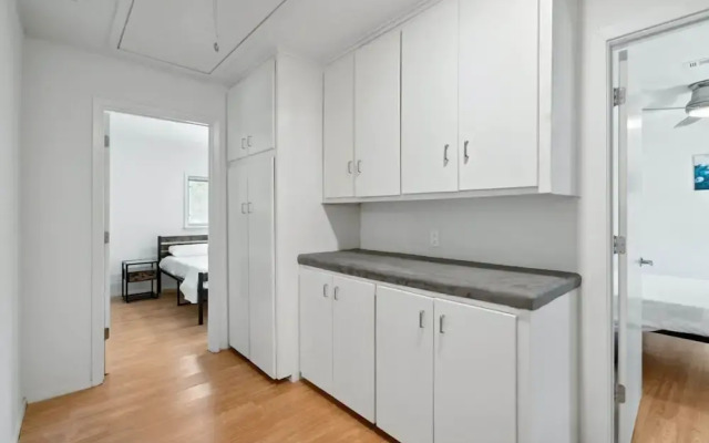 Quiet 4 Bedroom Home Located off Sola