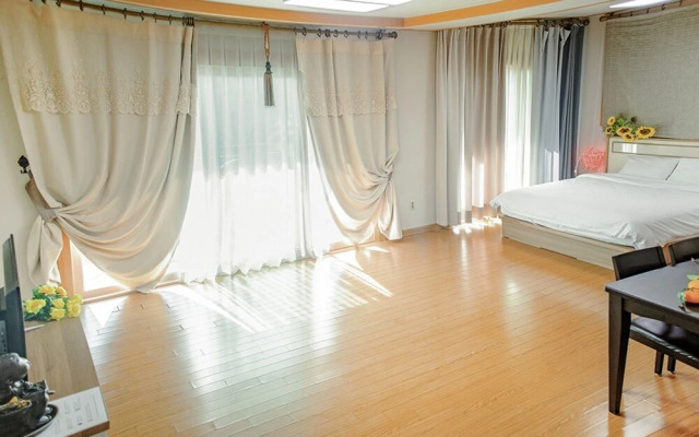 Jeju Sanbangsan Tansan Oncheon Pension