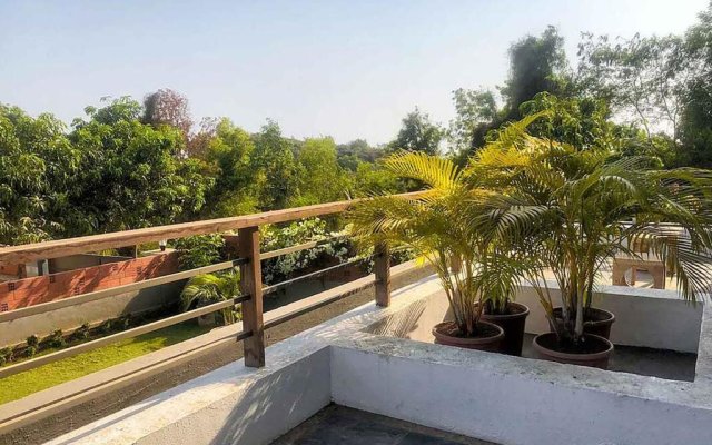 Oceanfront 4 bed private pool Gorai beach villa near Mumbai