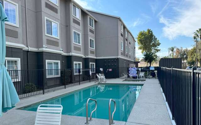 La Quinta Inn & Suites by Wyndham Tulare