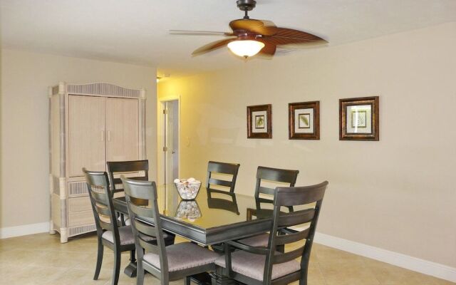 Centrally Located Pet-friendly Home With spa and Pool