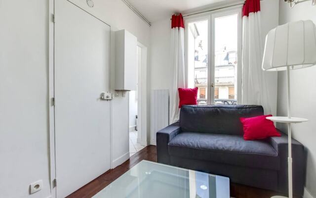 Quaint Apartment With Rooftop Views of Montmarte