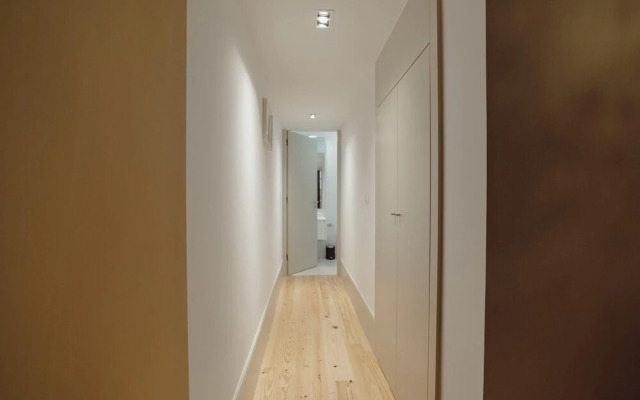 Legacy Oporto Design Apartment A by Vacationy