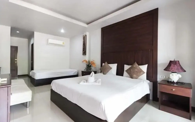 The leaf&pool hostel