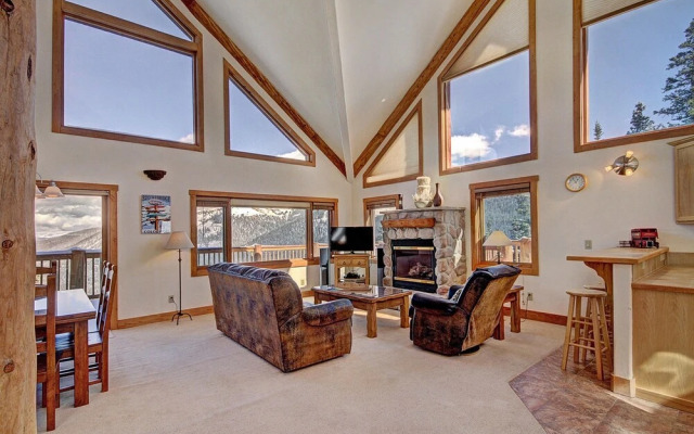 Stunning Mountain Getaway! Sleeps 10!