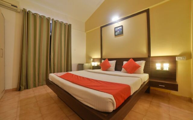 Oyo 30128 Reddys Hotel