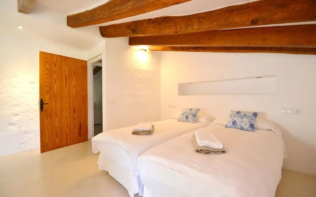 Villa in Buger With Pool and Scenic Views