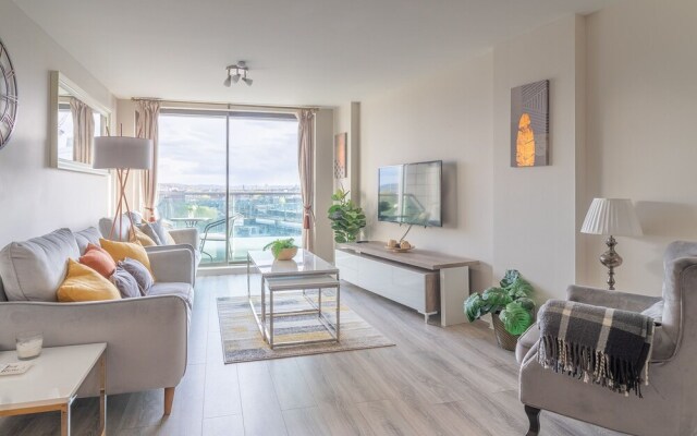 Luxury Riverview City Centre Apartment