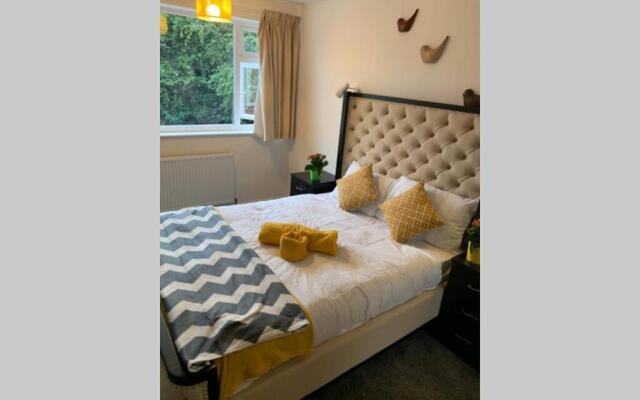 4 Bedroom House Coventry Hosted By SnoozeNow