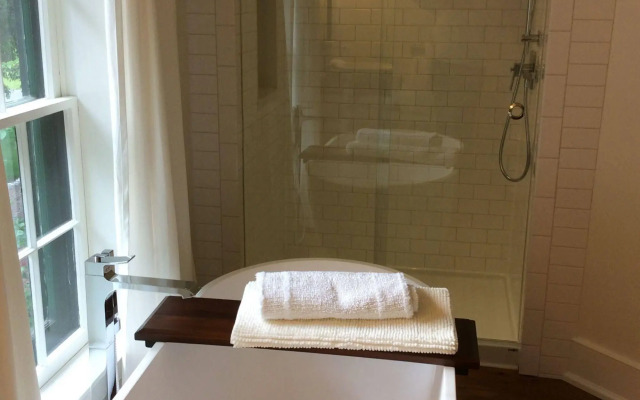 Woodbourne Inn