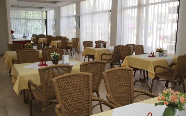 Kanarya Hotel
