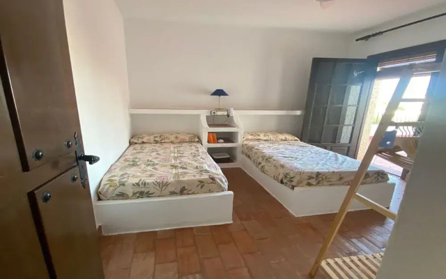 Spacious Holiday Home With Private Garden