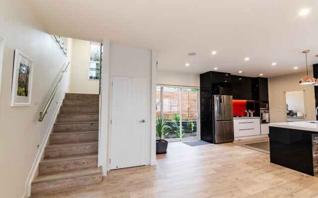 Elegant and Stylish Retreat in Leafy Epsom