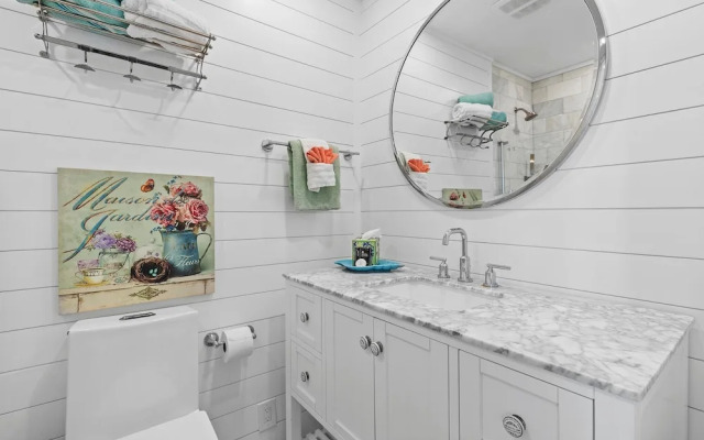 Colony Beach Club 250