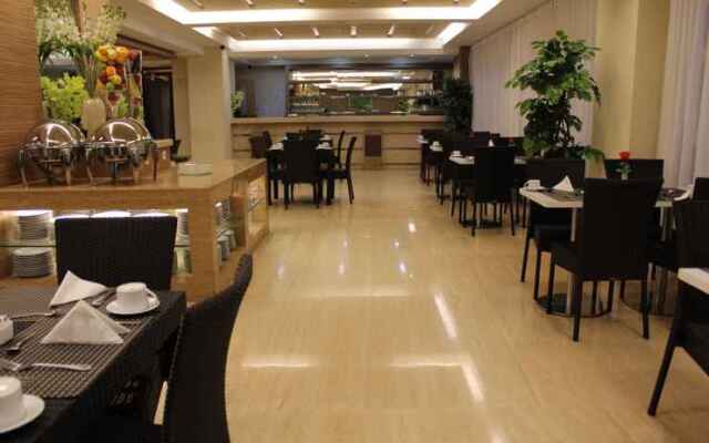 Grand Royal Denai Hotel