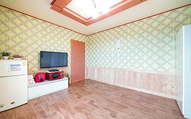 Taean Beach Green Pine Pension