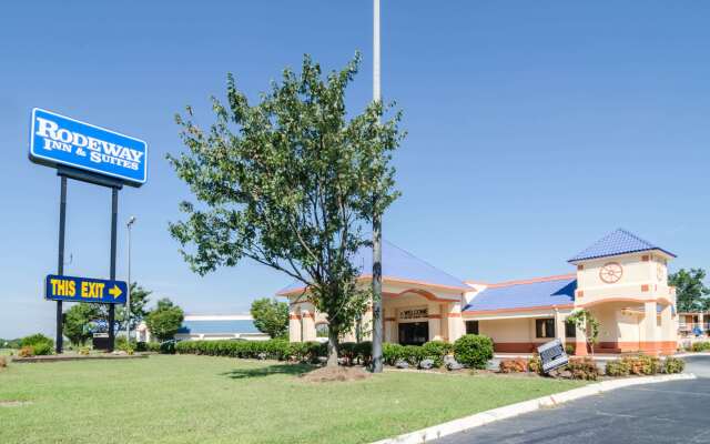 Rodeway Inn & Suites Greensboro Southeast