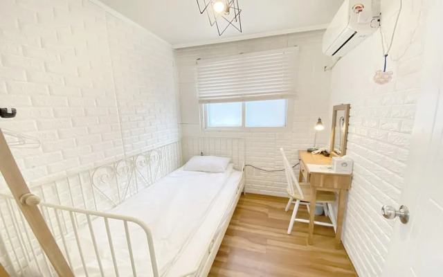 Seoul Station Aroha Guest House