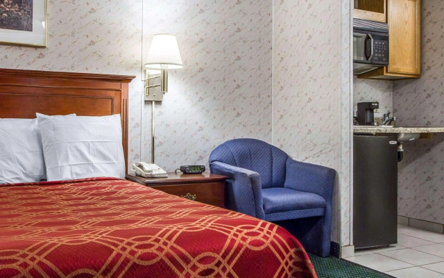 Rodeway Inn & Suites Brunswick near Hwy 1