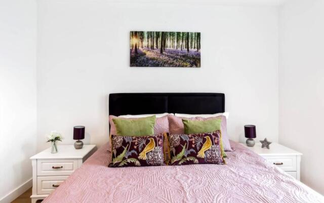Stylish 2 Bed/2 Bath, Parking - Bracknell Centre