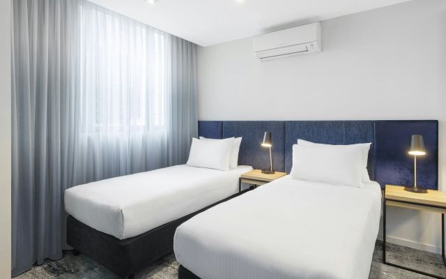 Отель Brady Apartment Hotel Flinders Street
