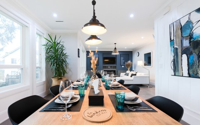 Luxury house with 3 bedrooms and 1 office