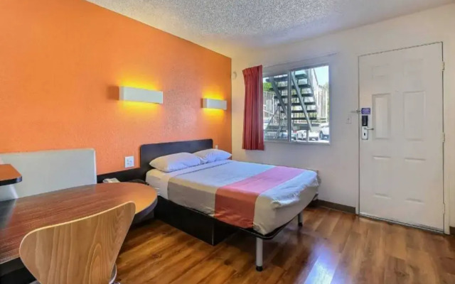 Motel 6 Pleasanton, CA