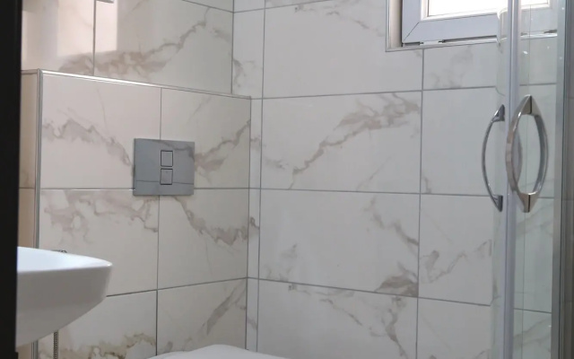 Azra Suite