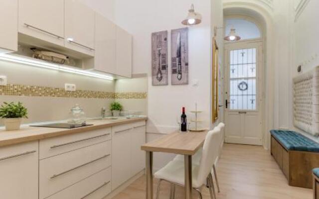 Bella DeLux Apartment