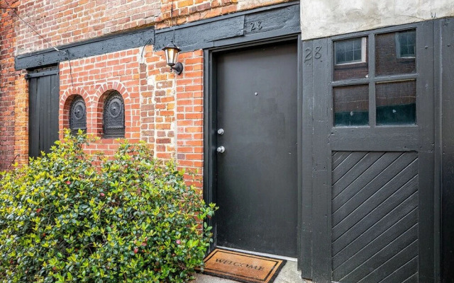 Southern Belle Carriage House