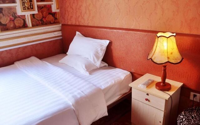 Qingdao Zhenningqiao Business Hotel