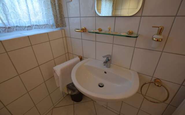 Tolstov-Hotels Generous 3 Room Apartment