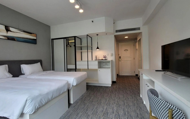 Grand Bay View Hotel
