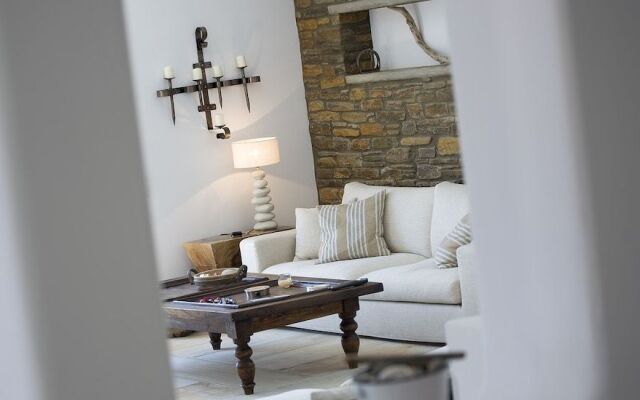 Seaside luxury villa by VillaRentalsgr
