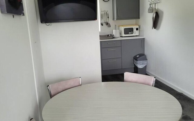 Captivating 2-bed Bungalow in Oulton Broad