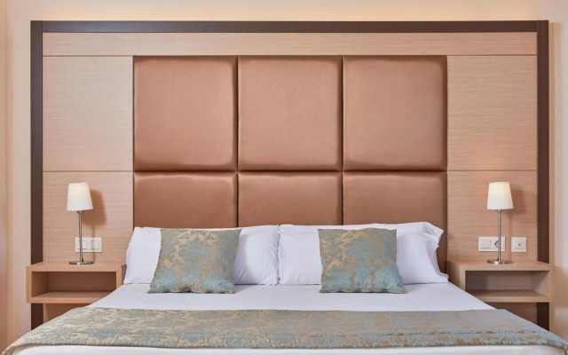 Zafiro Cala Mesquida Hotel
