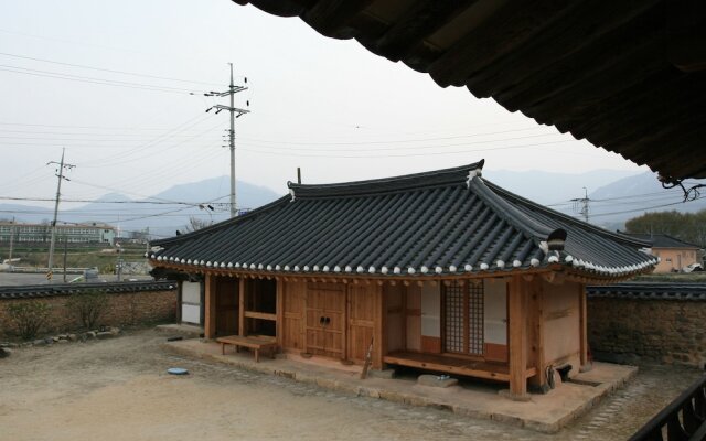 Geochang Choongsindang Donggae Jeongon Gotek