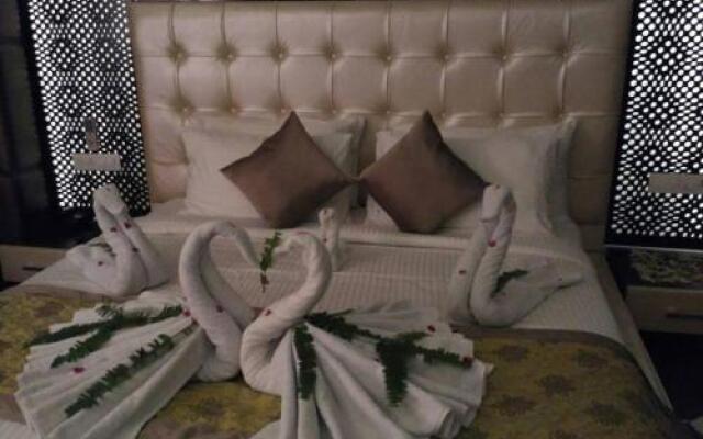 Aliza Hotel
