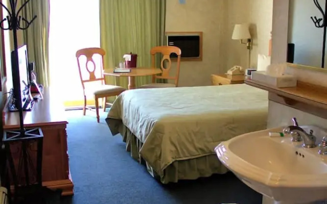 Pier Plaza Lodging