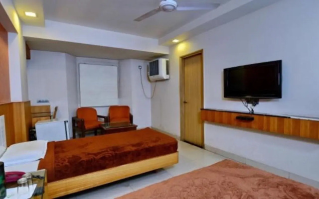Hotel Shelter