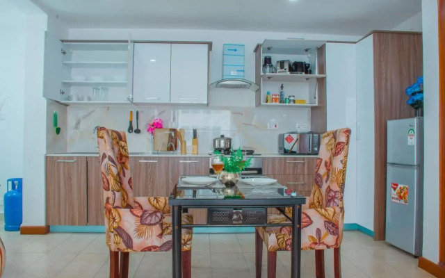 LUXE, ELEGANT 1BR IN KILIMANI STRONG WIFI With pool