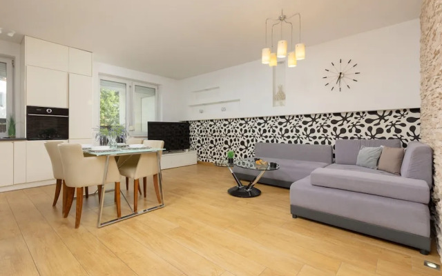 Spacious Targowek Apartment by Renters
