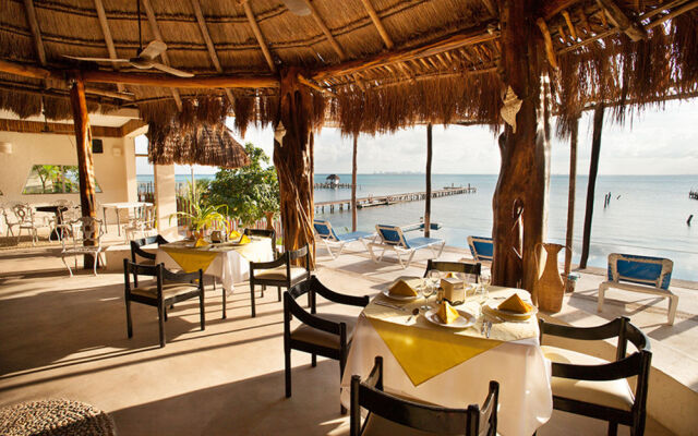 Maria's Kan Kin with Private Beach