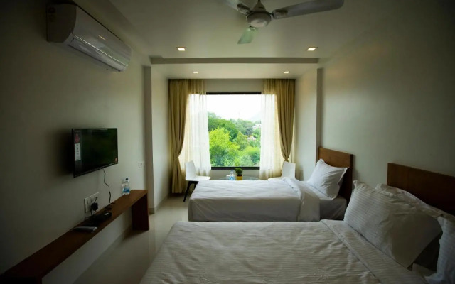 Hotel The Orange Flag ( JJ Hotel), Aurangabad