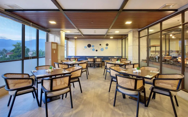 Aston Palu Hotel & Conference Center