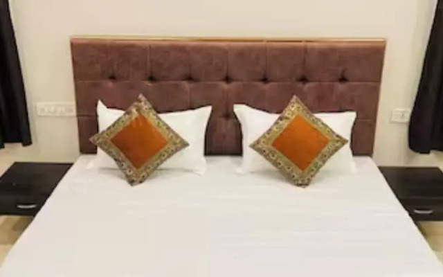 Goroomgo Banaras Homestay Varanasi