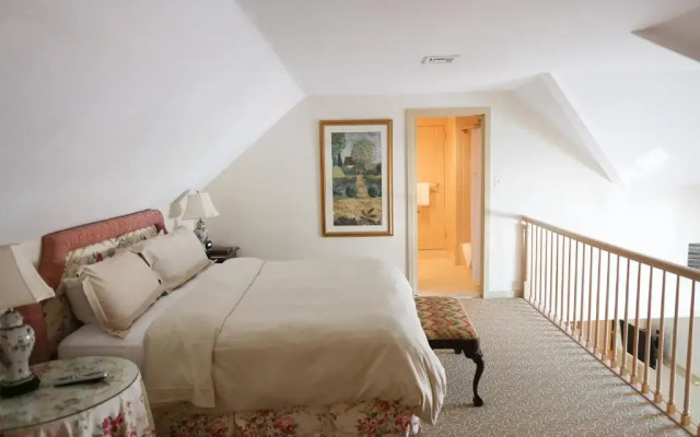 Golden Plough Inn At Peddlers Village