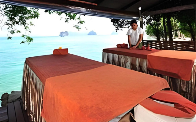 Koh Ngai Cliff Beach Resort